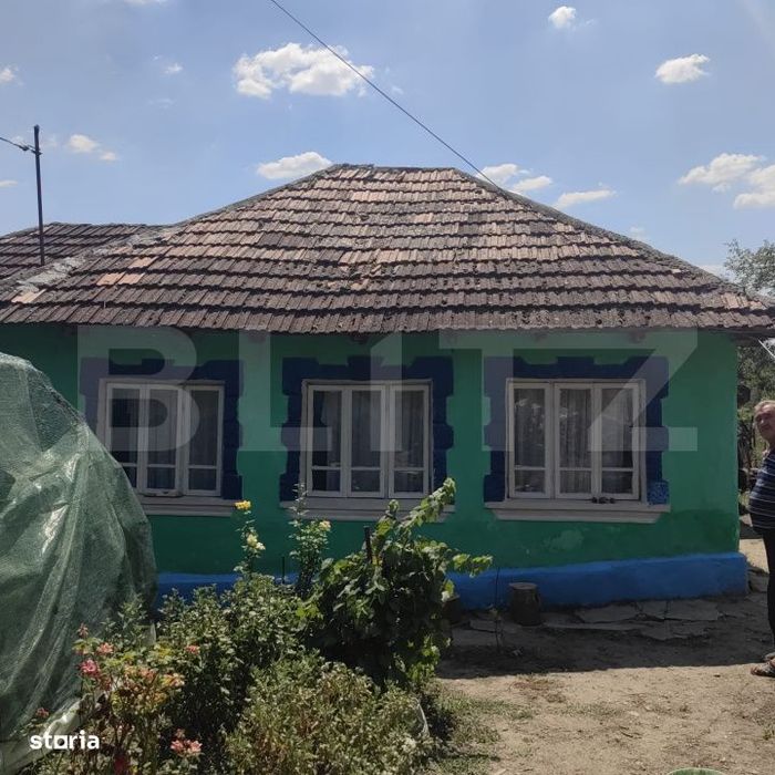 Casa individuala, 32 mp, teren 1.700 mp, comuna Plesoi