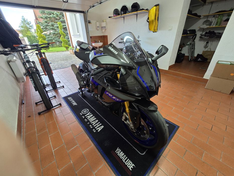Yamaha R1M  2023
