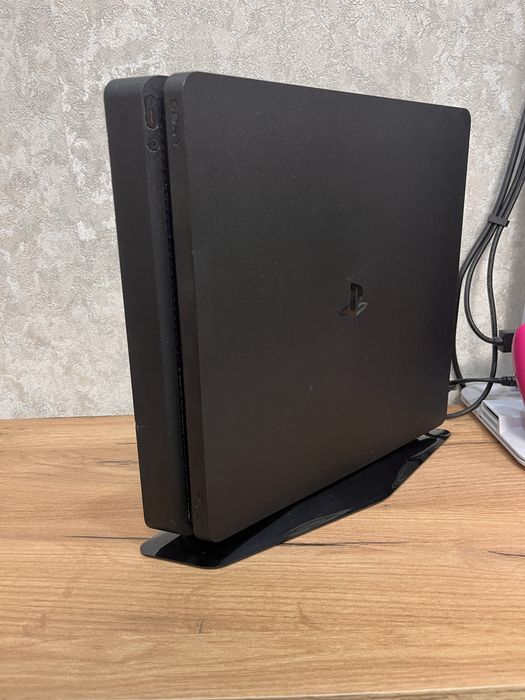 Продам прошитую Playstation 4 slim 1 tb