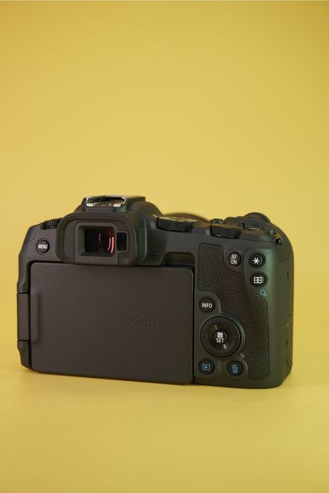 Canon eos R8 24-105mm STM yengide