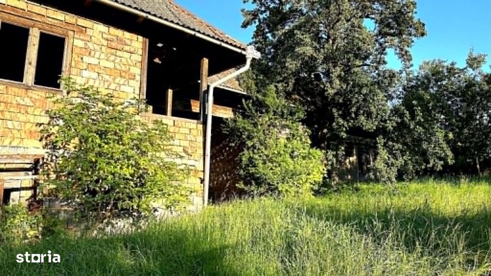 Vând teren intravilan cu casă în construcție, Bârsana, Maramureș