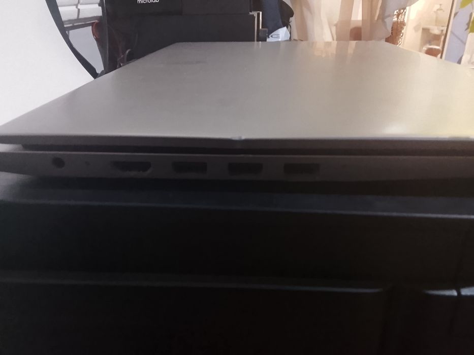 Novutbuk bor Lenova 81WQ modeli .