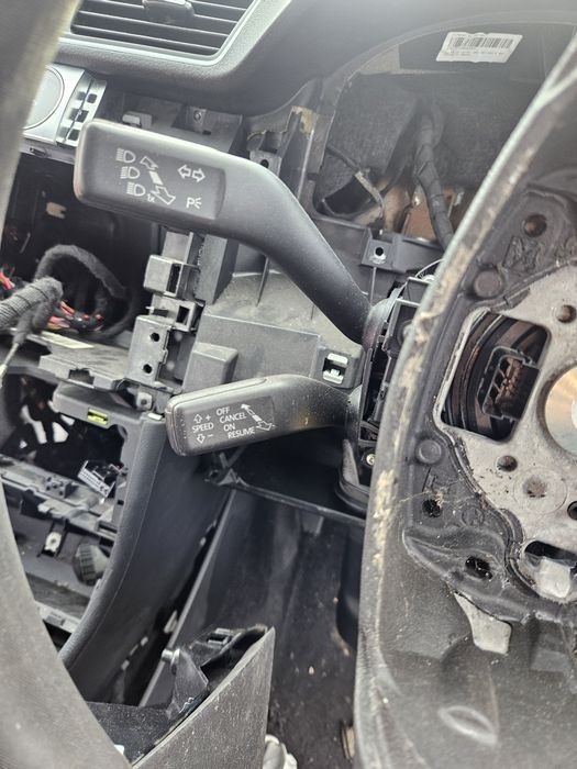 Spira airbag cu comenzi pe volan și padele pentru Volkswagen Passat B7
