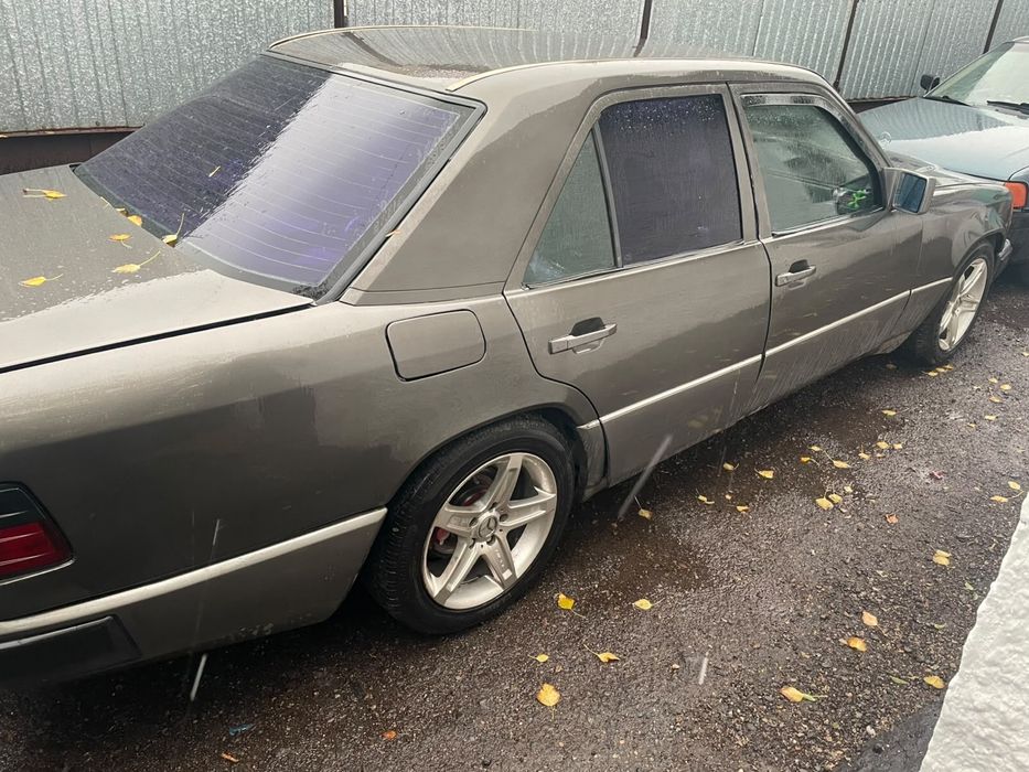 Продам мерс 124