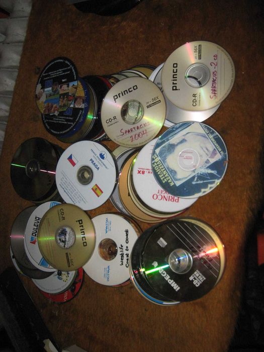 ДВД и СД дискове 150бр.