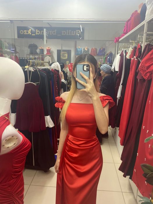 Платье рр 42 красный свет