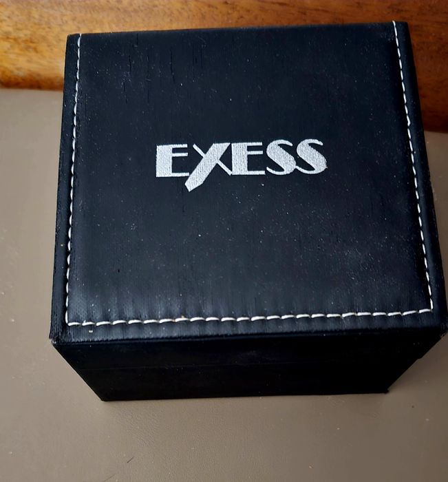 Exess часовник като нов.