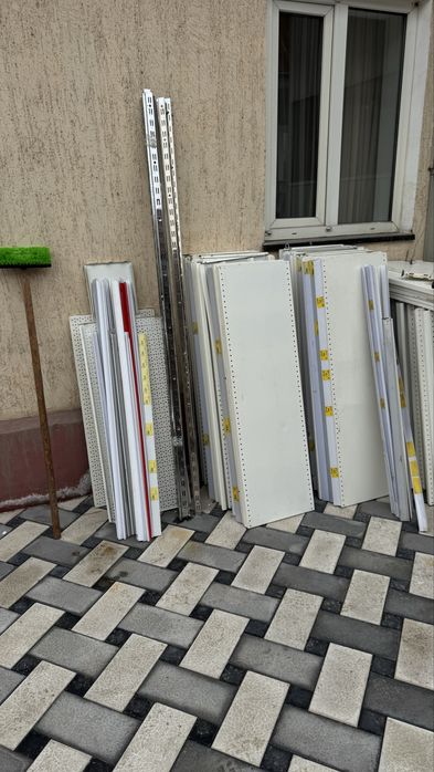 Стеллажи и полки для магазина