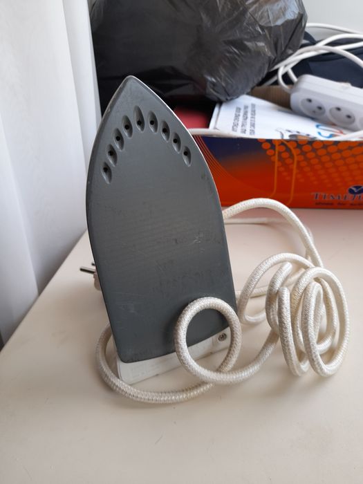 Утюг дорожный  7000 тенге .PHILIPS