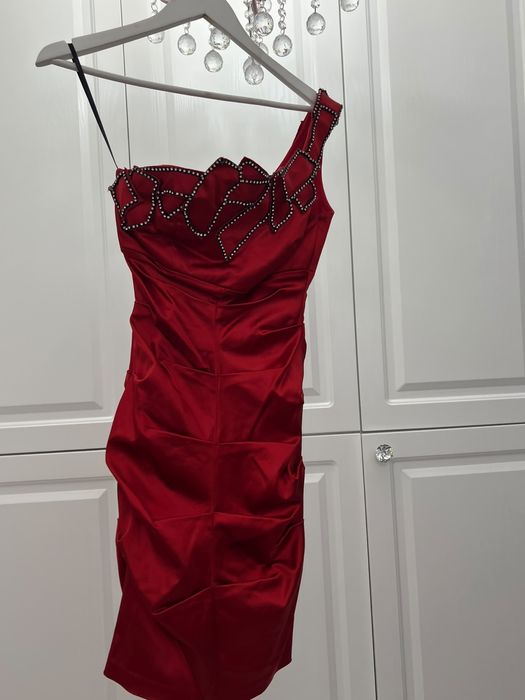 Vand rochie rosie