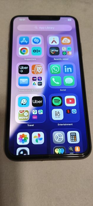 iPhone 11 pro max 256 GB  black se prezintă bine