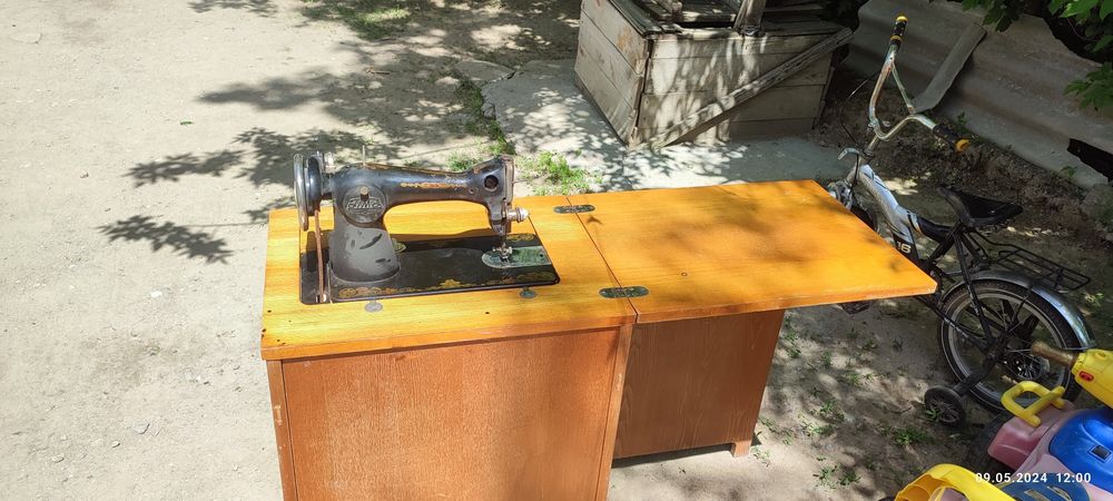Продам швейную машинку