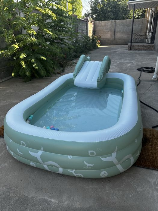 Бассейн с горкой и тинтом