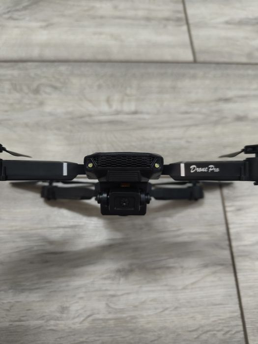 Дрон E88 с двумя камерами