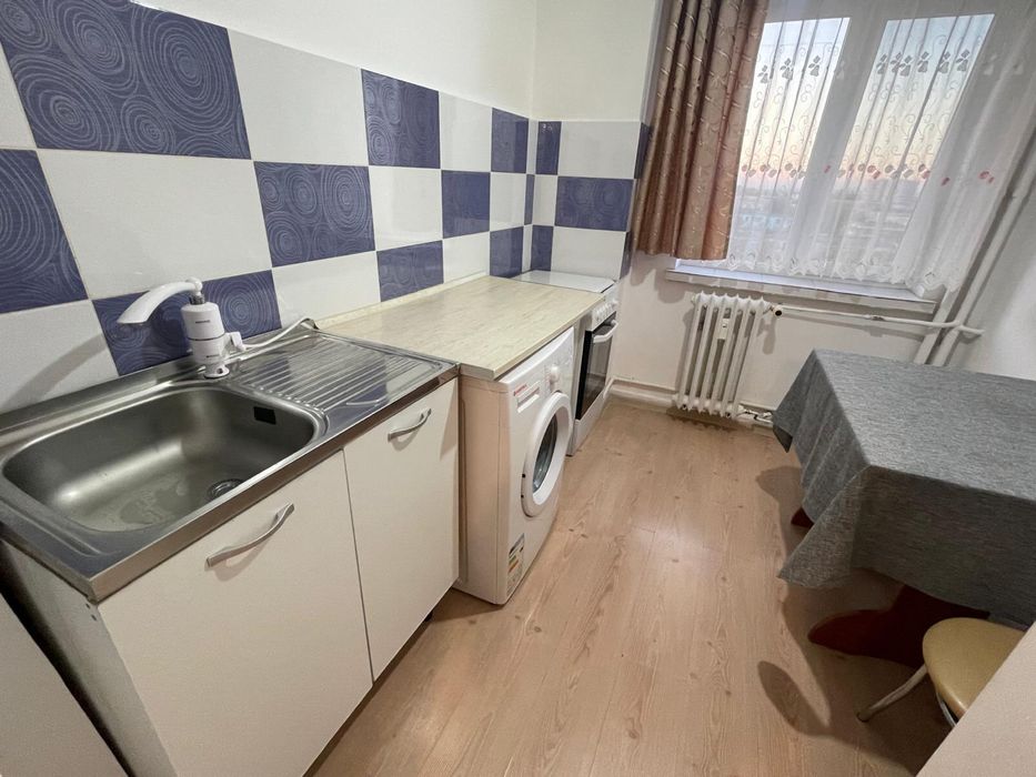 Proprietar inchiriez apartament 2 camere semidecomandate