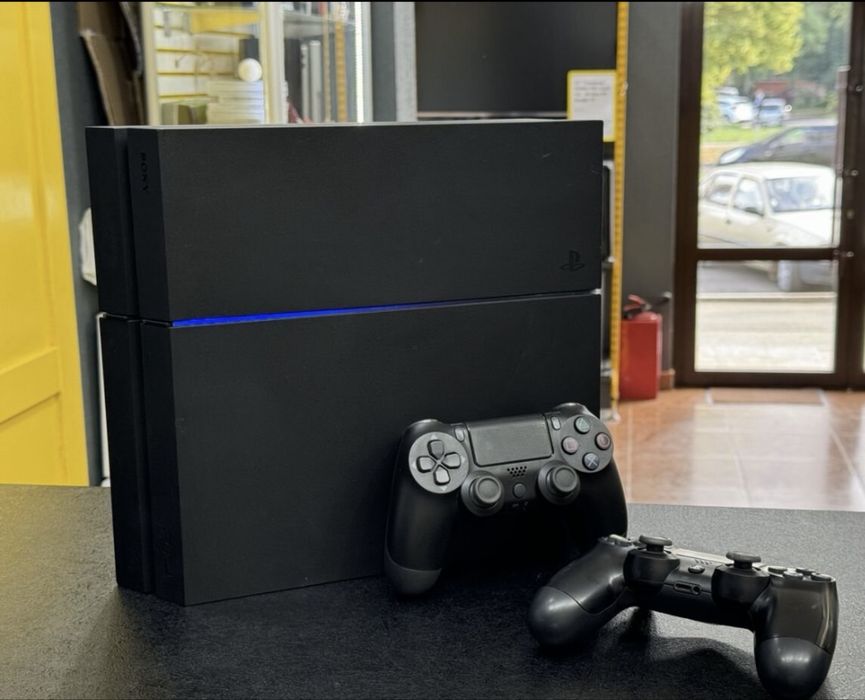 Sony PlayStation 4 500 GB+2 геймпада+подписка с топовыми играми