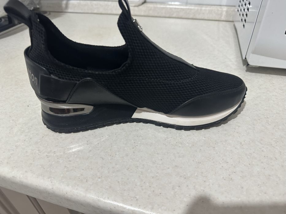 Женская обувь кроссовки