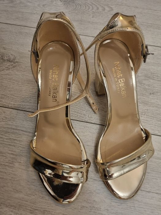 Sandale aurii cu toc
