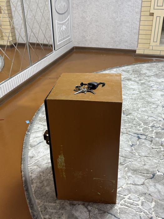 Assalomu alaykum seyf(сейф) pul tilla telefon qmmat narsalani qoyishga