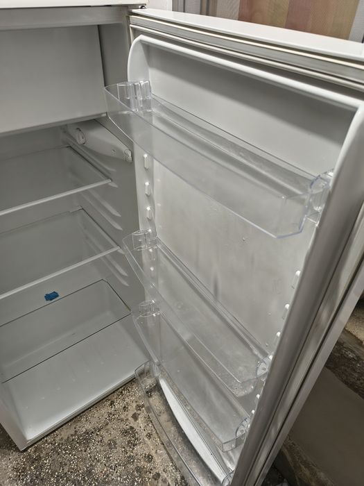 Хладилник с горна камера Zanussi