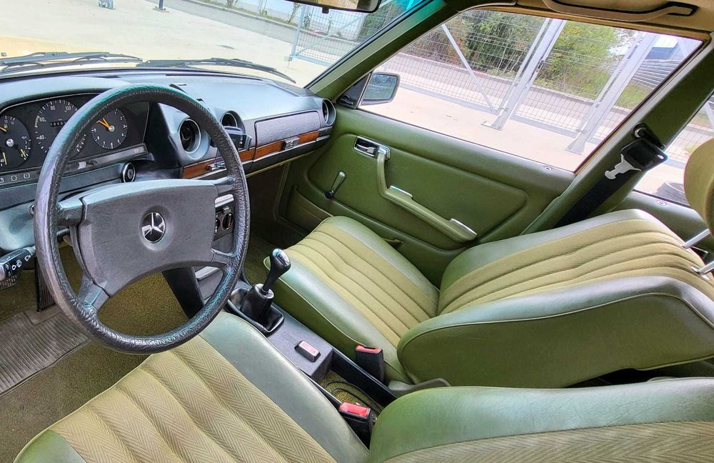 Mercedes-Benz W123 200D – Vehicul istoric Retromobil