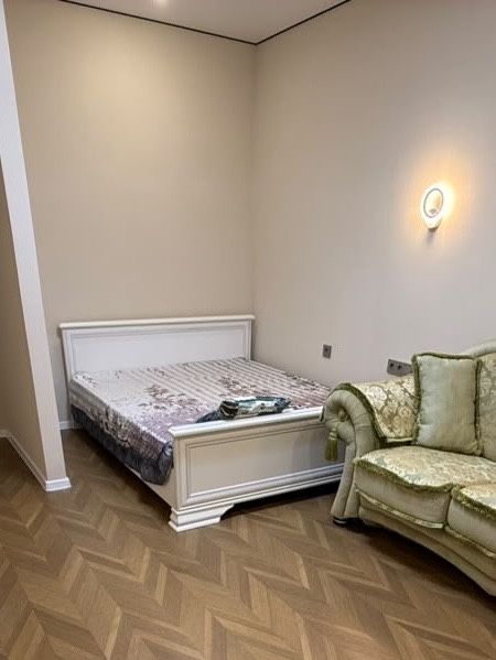 Кровать в отличном состоянии с матрасом