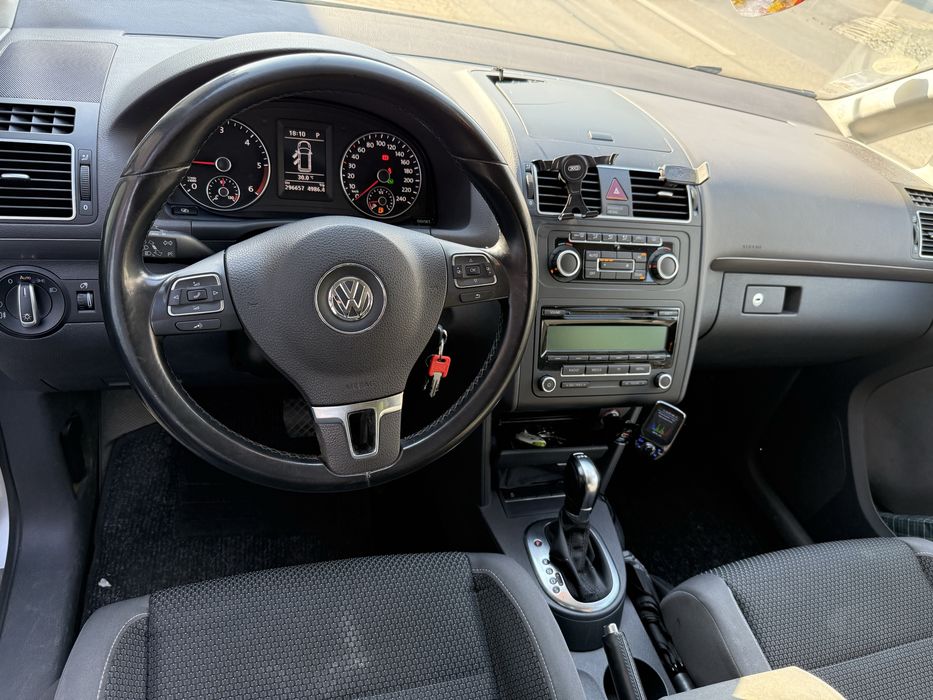 VOLKSWAGEN Touran 2011 — imagine 5