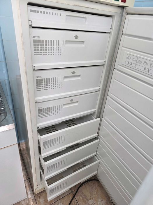 Продавам два фризера SNAIGE -122 единия е почти нов ИЗГОДНО