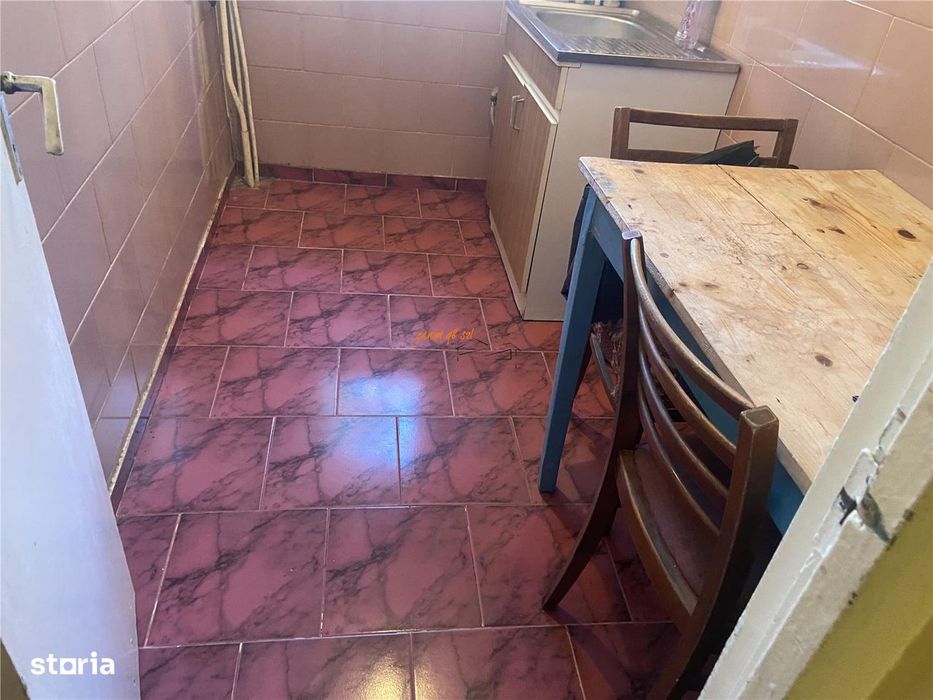 Apartament 4 camere , zona cartier Sud , et 1 , 60 mp , liber