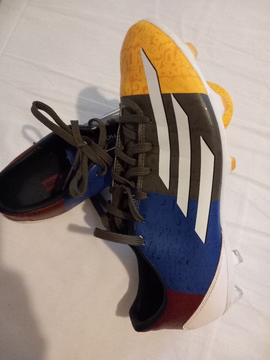 Детски футболни обувки