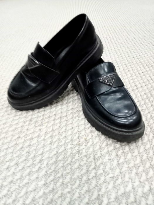 Продам черные лоферы