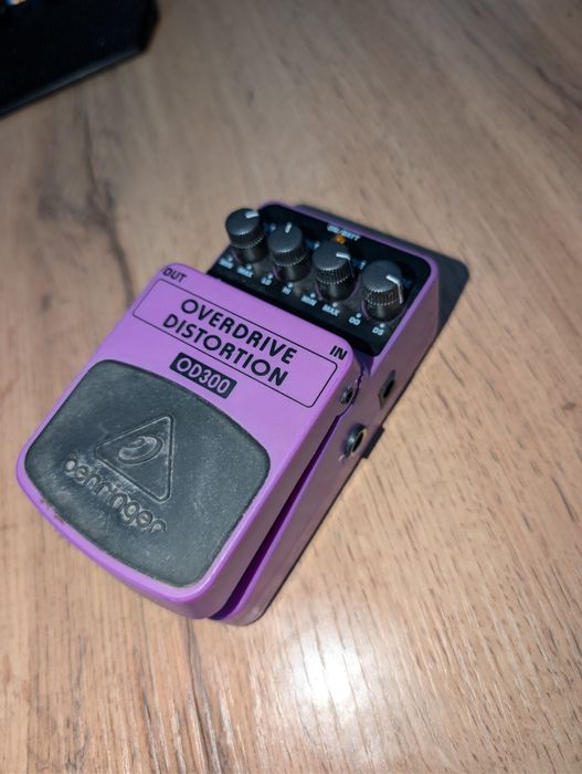 Педаль эффектов behringer od300