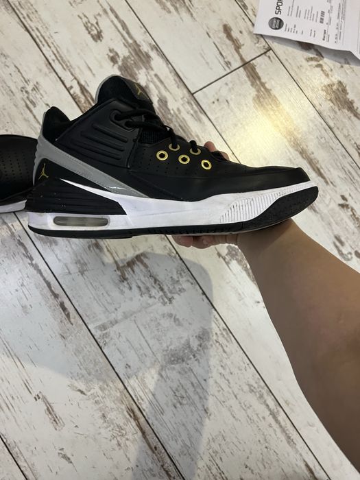 Продавам jordan aura 5