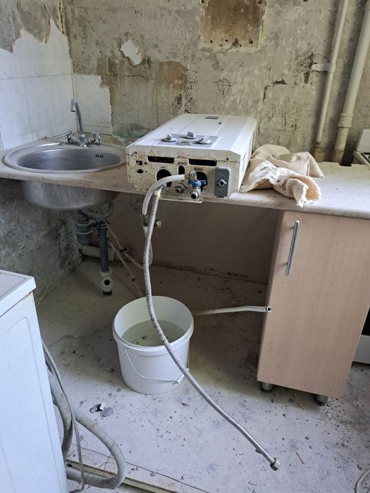 Продам Кухонный гарнитур б/у .   5000т.