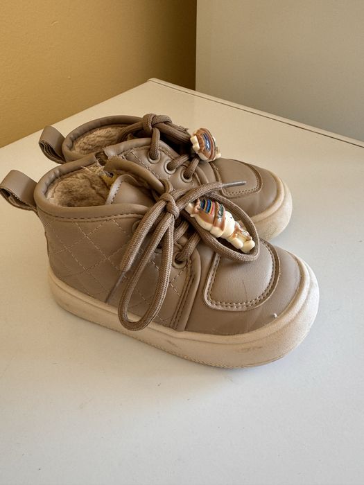 Продается зимний обувь