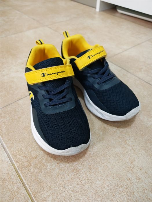 Adidași Champion 34