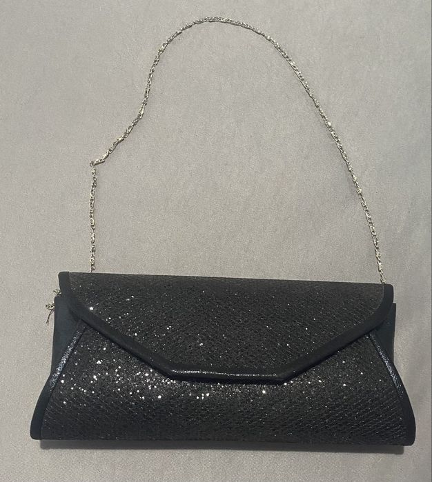 Сатенена черна рокля