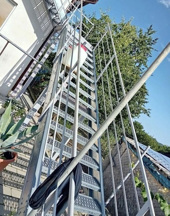 Vând scari zincate exterioare și interioare galvanizate cel mai bun pr
