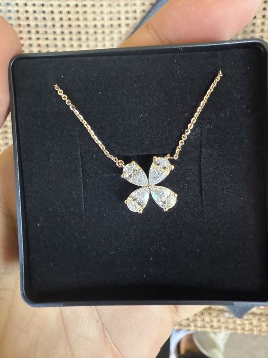 URGENT  Lantisor NOU aur cu diamante