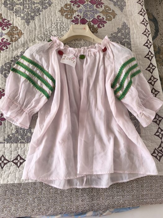 Продам нарядную блузку на девочку
