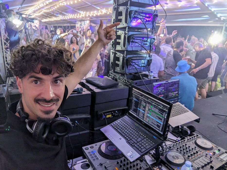 DJ (диджей) или водещ - гр. Варна