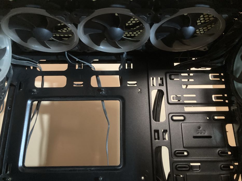 URGENT Carcasă PC Redragon Ironhide  9 ventilatoare