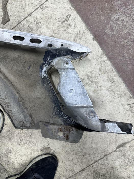 Переднее крыло w140