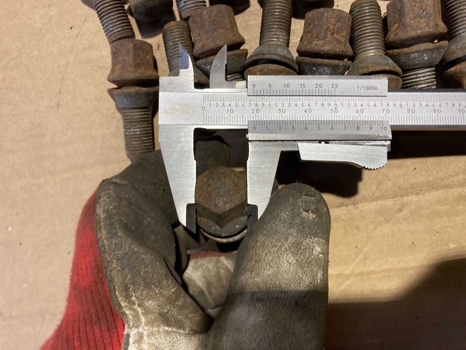 Продавам Болтове с Шайба за Джанти Mercedes Истински М14х1.50х19