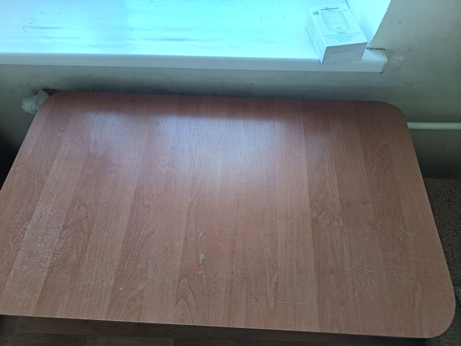 Продам стол и табуретки