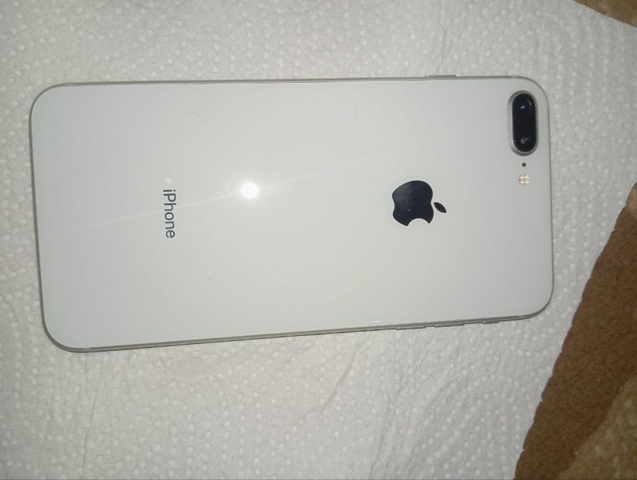 iPhone 8+ гарантией