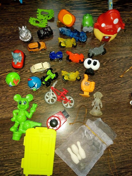 Играчки от киндер яйца,(някои от времето на соца) и други играчки