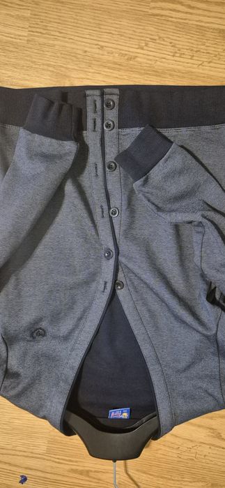 Pulover cu nasturi marime 140