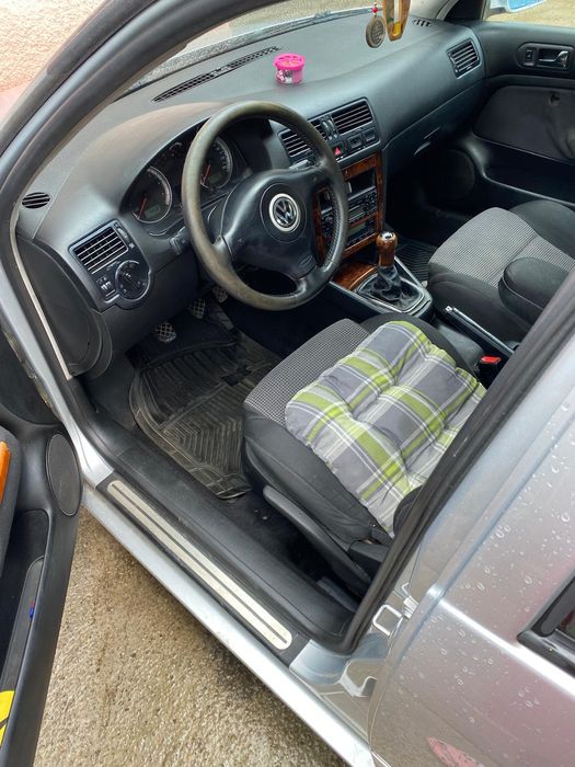 Vând Volkswagen Bora 1.6