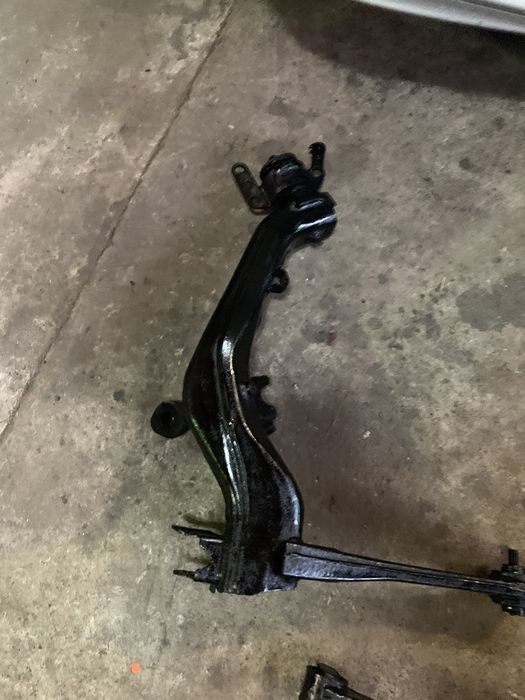 Окачване - Задни носачи за Тойота Авенсис Toyota Avensis T25 След 2003